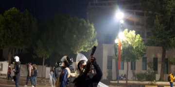 Protesta jashtë kontrollit, forcat RENEA zbarkojnë në bulevardin “Dëshmorët e Kombit”