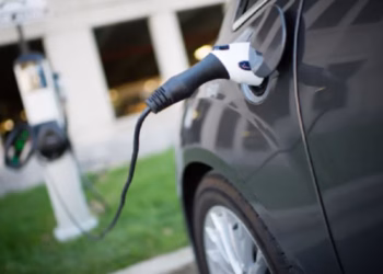 ​Volkswagen tërheq mbi 70,000 automjete elektrike në të gjithë botën për shkak të baterive me defekt