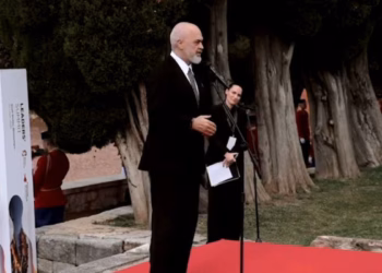 ​Rama ironizon para mediave në Procesin e Berlinit: Çfarë duhet të bëj, të këndoj?