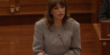 ​Haxhiu i del në mbrojtje Gërvallës: Nëse keni sulme, më sulmoni mua, më kërkoni dorëheqjen