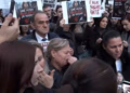 Protestë për Arlinda Zekajn edhe në Pejë, qytetarët marshojnë kundër vrasjes së grave