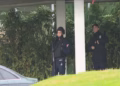 Policë të armatosur para bankës në pronësi të magnatit të lidhur me Vuçiqin në Beograd