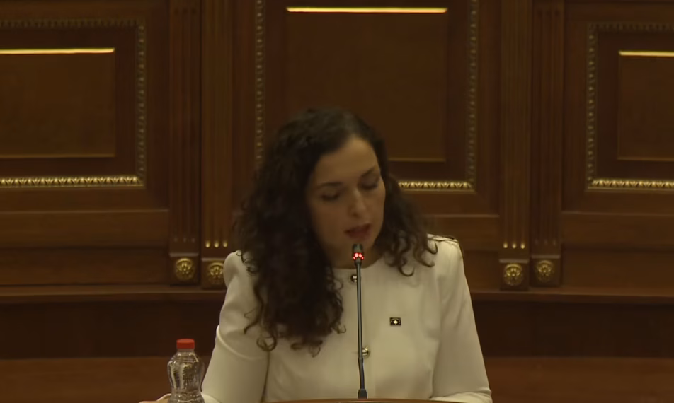 Vjosa Osmani për vrasjen e Arlinda Zekajt: Dhuna ndaj grave nuk fillon ditën kur një grua vritet