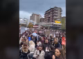 “Liri, barazi, solidaritet”, “Jepni dorëheqje” – protestuesit kërkojnë llogaridhënie nga Ministria e Drejtësisë