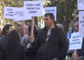 “Ku janë pagat?” – Punëtorët e NPB-së protestojnë para Komunës së Prishtinës, paralajmërojnë bllokimin e saj