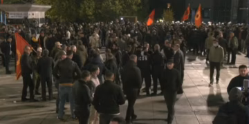 Nis të qetësohet situata, protestuesit rikthehen në shesh pranë Qeverisë dhe Kuvendit