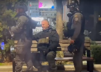 Policia jep detaje për protestën: Gjashtë zyrtarë të lënduar, 11 protestues kërkuan ndihmë mjekësore dhe 3 protestues janë shoqëruar në polici