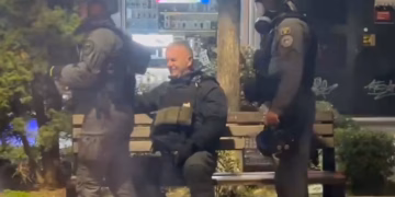 Policia jep detaje për protestën: Gjashtë zyrtarë të lënduar, 11 protestues kërkuan ndihmë mjekësore dhe 3 protestues janë shoqëruar në polici