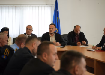 Pas vrasjeve në Gjilan, Hyseni kërkon kontrolle më të rrepta për armët pa leje dhe më shumë polici në shkolla