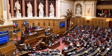 Senati francez miraton projektligjin që u kërkon protestuesve të paguajnë për dëmet