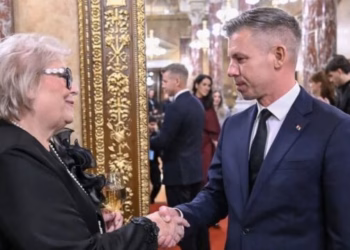 Presidentja e Kosovës zhvillon takim me kryeministrin hungarez, në fokus bashkëpunimi mes dy shteteve