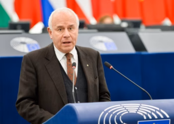 Eurodeputetët dënojnë dhunën në protestat në Shqipëri, kërkojnë hetim për përdorimin e forcës policore