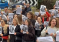 Protestë para Gjykatës Themelore në Pejë,kërkohet drejtësi për vrasjen e Arlindës