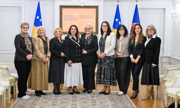 Presidentja Shiroka-Pula takon përfaqësueset e strehimoreve, në fokus mbrojtja e grave nga dhuna