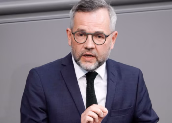 Michael Roth i reagon Daçiqit për flamurin serb mbi Prizren: E gjora Serbi, kjo çon në luftë
