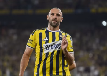 Slavia i merr pikë Fenerbahçes në Stamboll