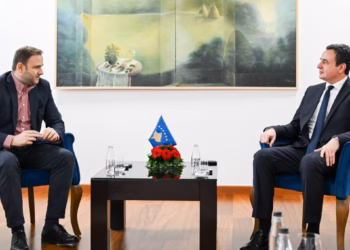 Pronat e ndërmarrjeve shoqërore në Serbi, temë e takimit mes Kurtit dhe kreut të AKP-së