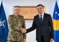 Kurti zhvillon takim lamtumirës me komandantin e KFOR-it, Ozkan Ulutash