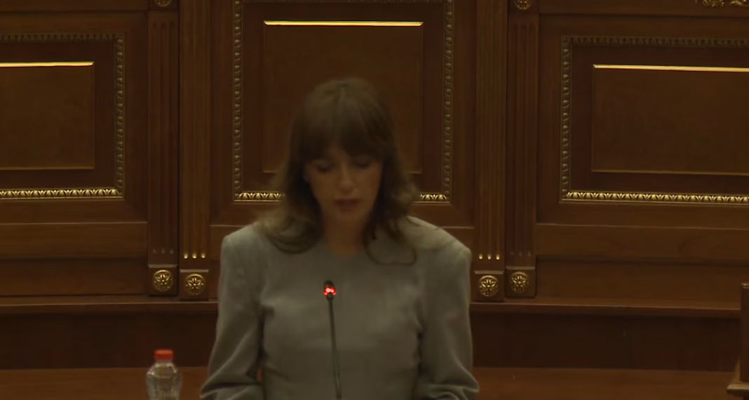 Haxhiu për kërkesat për dorëheqjen e Sveçlës dhe Gërvallës pas vrasjes së Arlinda Zekajt: Cila është përgjegjësia e tyre?