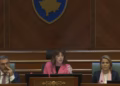 “Deri këtu po mbërrin era e duhanit”, Haxhiu kërcënon me Inspektorat deputetët që tymosin në Kuvend