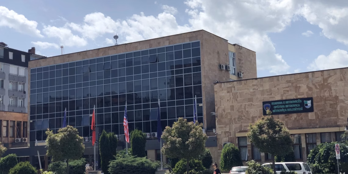 Bllokohet përkohësisht rruga “Shemsi Ahmeti” në Mitrovicë