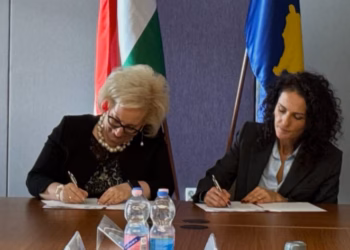 Bibliotekat kombëtare të Kosovës dhe Hungarisë nënshkruajnë marrëveshje për bashkëpunim kulturor
