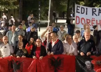 Protesta në Tiranë shënon ditën e 127-të
