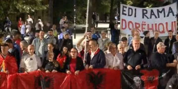 Protesta në Tiranë shënon ditën e 127-të