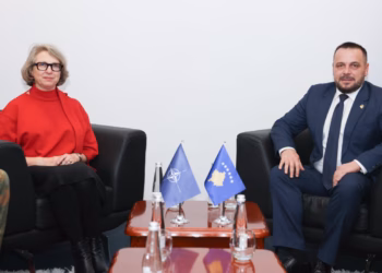 Maqedonci rithekson përkushtimin e Kosovës për anëtarësim në NATO në takimin me zyrtaren e Aleancës