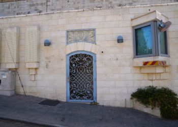 Britania riemërton konsullatën në Jerusalemin Lindor si mision, këmbëngul se do të mbetet e hapur
