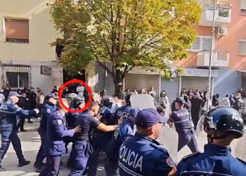 Ministria e Shëndetësisë: Efektivi nga Shkodra i nënshtrohet operacionit, një protestuese nën monitorim intensiv