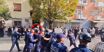 Ministria e Shëndetësisë: Efektivi nga Shkodra i nënshtrohet operacionit, një protestuese nën monitorim intensiv