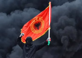 OVL e UÇK-së dënon keqpërdorimin e flamurit të UÇK-së në protestat në Tiranë