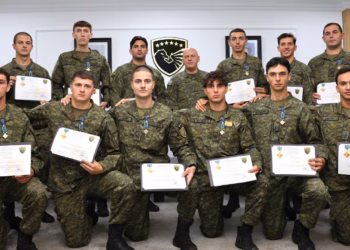 Komandanti i FSK-së dekoron me medalje ekipin që fitoi të Artën në “Cambrian Patrol 2026”