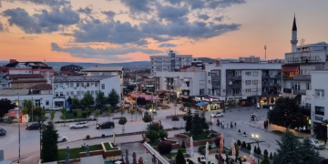 Vdes një grua në Gjilan pasi u rrëzua në rrugë