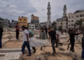 105 trupa palestinezësh nxirren nga rrënojat e një blloku banimi në Gaza