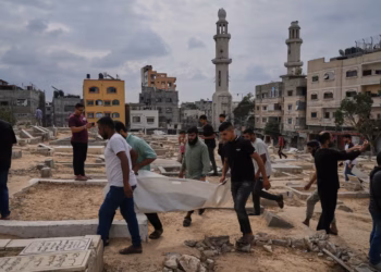 105 trupa palestinezësh nxirren nga rrënojat e një blloku banimi në Gaza