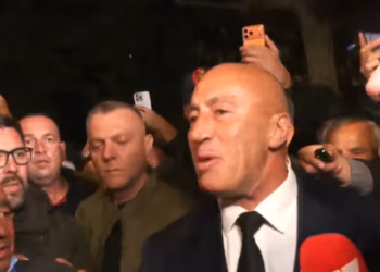 Ramush Haradinaj i bashkohet protestës