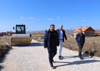 Obiliqi nis asfaltimin e pesë segmenteve të rrugës “Sokoli” dhe ndërtimin e kanalizimit në Plemetin