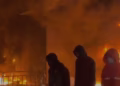 Protestuesit sulmojnë me molotov Komisariatin e policisë në Tiranë