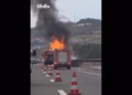 Kamioni u përfshi nga zjarri si pasojë e vetaksidentit, policia jep detaje