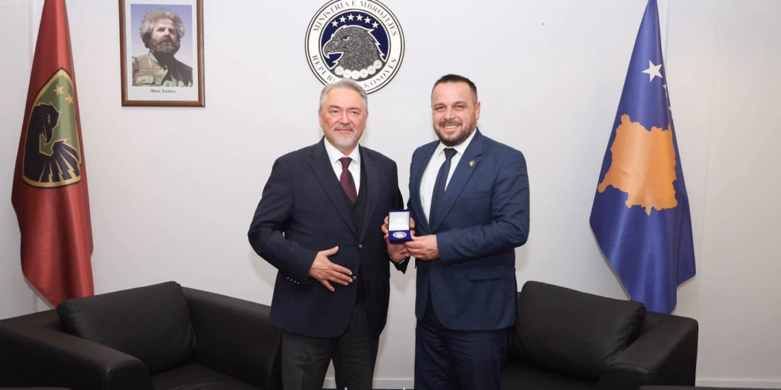 Maqedonci takon ambasadorin turk në NATO, diskutojnë bashkëpunimin në fushën e mbrojtjes
