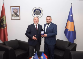 Maqedonci takon ambasadorin turk në NATO, diskutojnë bashkëpunimin në fushën e mbrojtjes