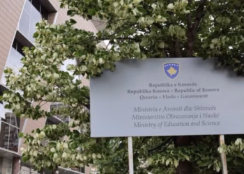 Ministria e Arsimit: Asnjë nxënës nuk mund të detyrohet të marrë pjesë në protesta
