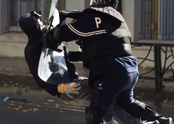 Pezullohen dy policë në Tiranë