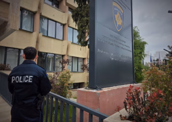 Prokuroria ngre aktakuzë ndaj shtatë personave për kontrabandim me migrantë