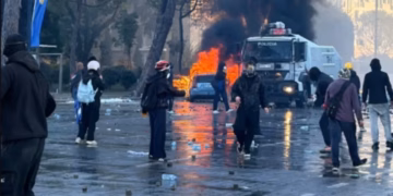 Gjykata e Tiranës liron 27 protestues