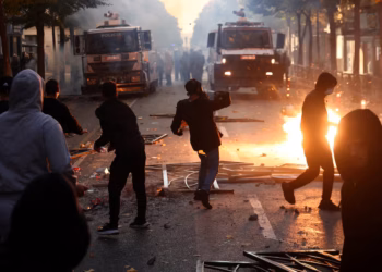 “Tirana në flakë” dhe “zemërimi studentor”: Si i pasqyrojnë mediat ndërkombëtare protestat në Shqipëri