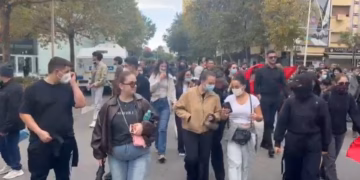 Sot dita e 12-të e protestës së studentëve në Tiranë, u bashkohen edhe pedagogët, mjekët, artistët e diaspora