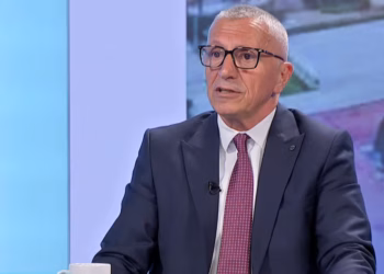 Kamberi dhe Mustafa alarmojnë për diasporën: Vuçiqi po tenton t’ua pamundësojë votimin shqiptarëve